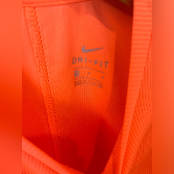 NIKE Dri-Fit Cropped Tank - Picture 3 of 9